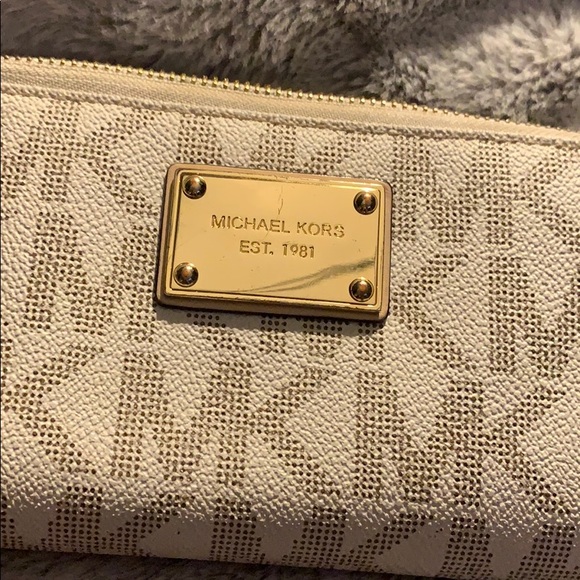 White Michael Kors Authentic Wallet - Picture 4 of 8